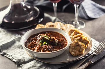 "Hearty and Flavorful Venison Chili Recipe"