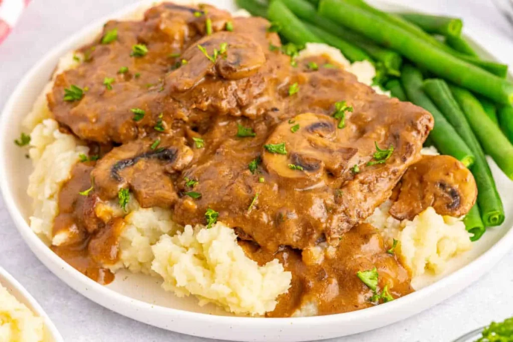 "Easy and Tender Cube Steak Crock Pot Recipe with Gravy"